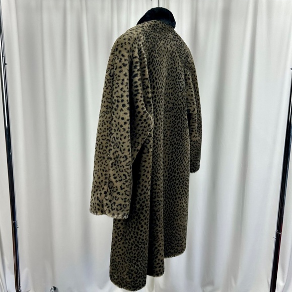 Vintage 1980s Faux Fur Winter Coat in Grey and Black - Made in Canada - M/L - Picture 9 of 10